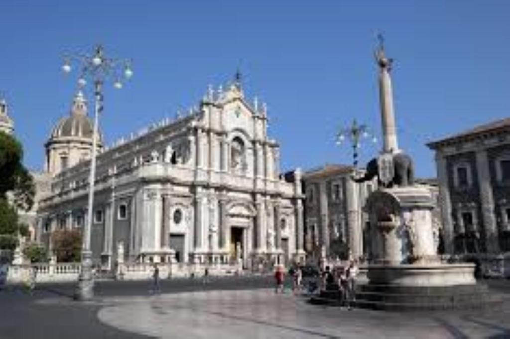 Suite Con Terrazza In Centro Storico Catania Exterior photo