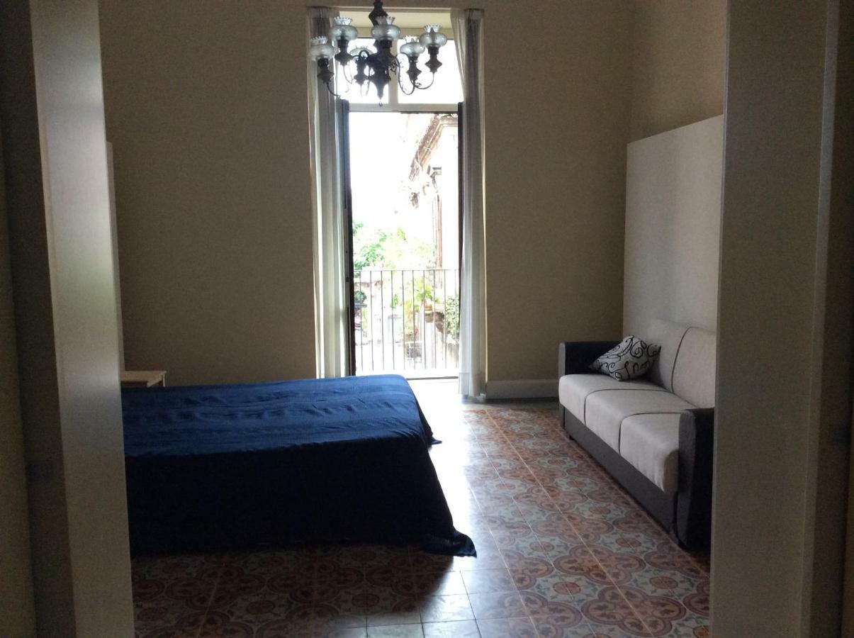 Suite Con Terrazza In Centro Storico Catania Exterior photo