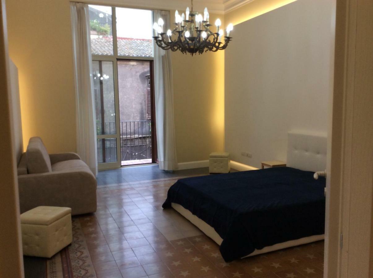 Suite Con Terrazza In Centro Storico Catania Exterior photo