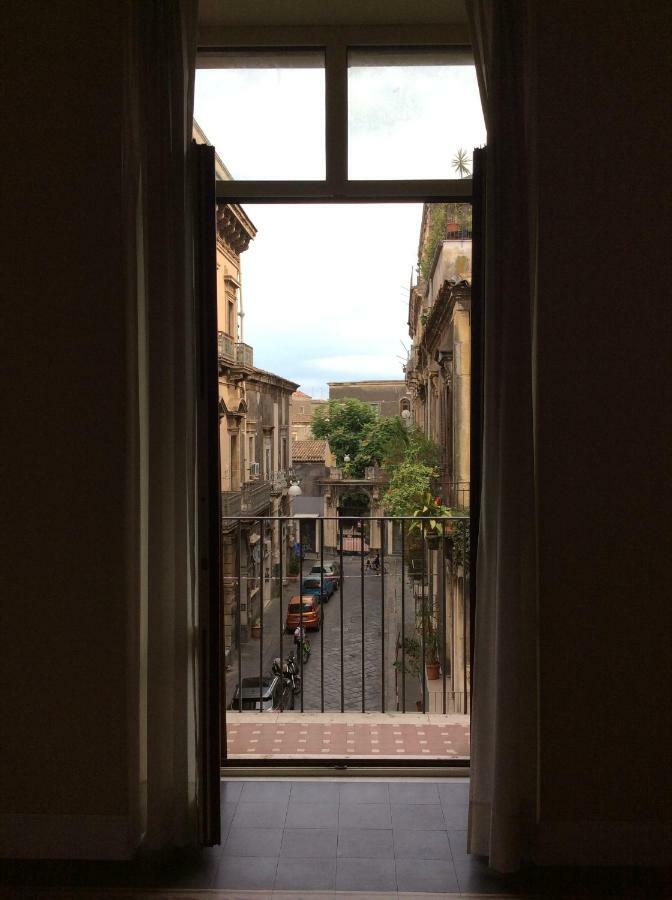 Suite Con Terrazza In Centro Storico Catania Exterior photo