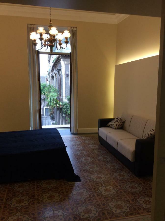 Suite Con Terrazza In Centro Storico Catania Exterior photo