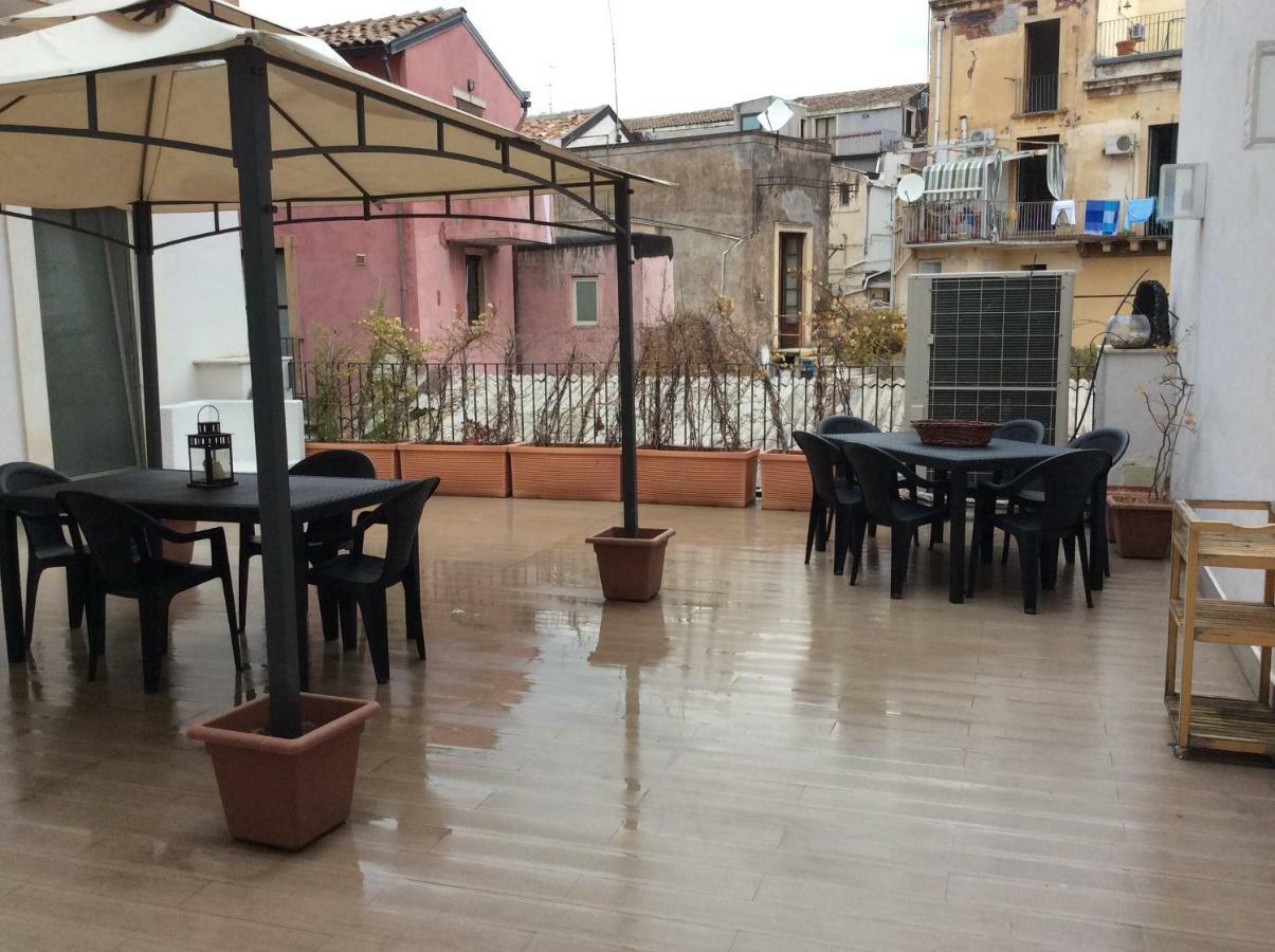Suite Con Terrazza In Centro Storico Catania Exterior photo