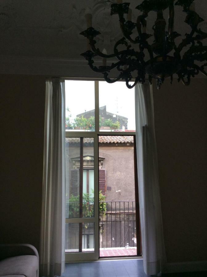 Suite Con Terrazza In Centro Storico Catania Exterior photo
