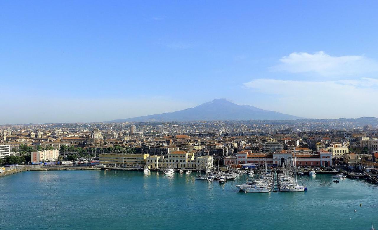 Suite Con Terrazza In Centro Storico Catania Exterior photo